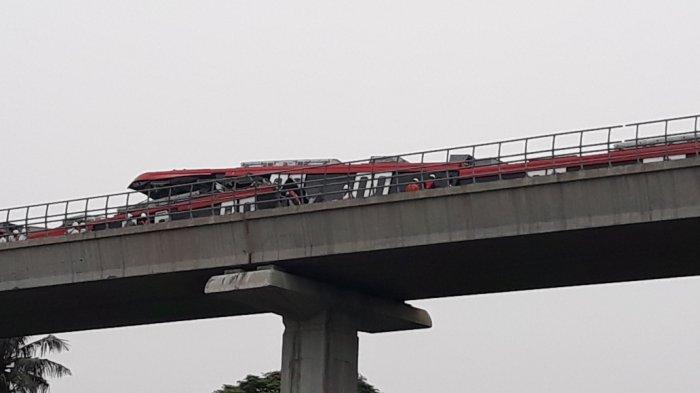 Tabrakan RLT Jabodetabek, Jalur Layang Ruas Munjul Masinis Terluka!