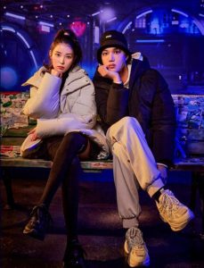 IU dan Kai EXO Tampil Serasi dengan Jaket Couple