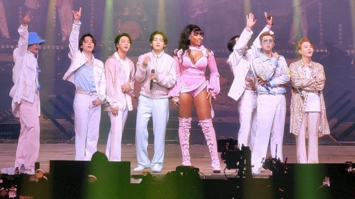 BTS dan Megan Thee Stallion Tampil Live Nyanyikan Lagu 