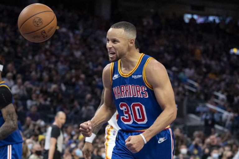 Stephen Curry Bakalan Bersaing Dengan Pactrick Beverley Pada Partai Warriors vs Timberwolves