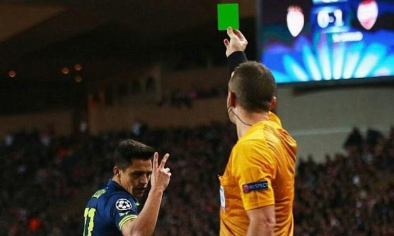 Kartu Hijau Dalam Sepak Bola, Ini Fungsinya Yang Harus Kalian Ketahui