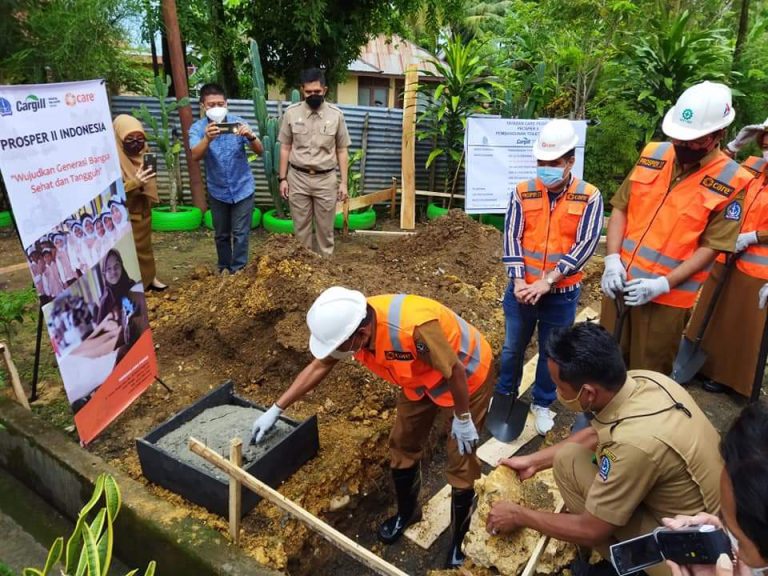 Wabup Bone Peletakan Batu Pertama Pembangunan Toilet di 6 Sekolah
