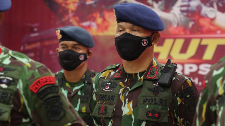 Danyon C Ikuti Tradisi HUT Korps Brimob Polri di Mako Gegana