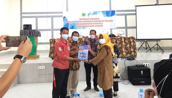 Tim Pendamping KAP FKM Unhas dan Pemkab Pinrang Launching Dokumen Strakom