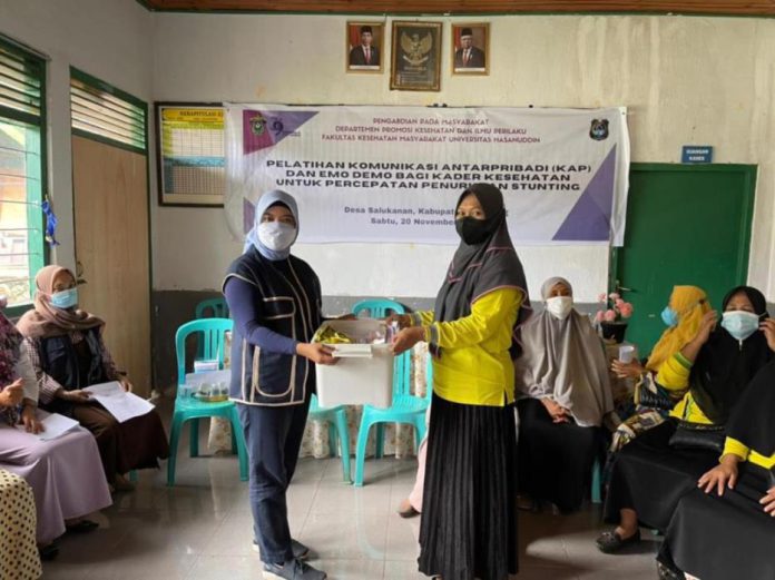 Mahasiswa PKIP FKM Unhas Beri Pelatihan KAP dan Emo Demo untuk Peningkatan Penurunan Stunting