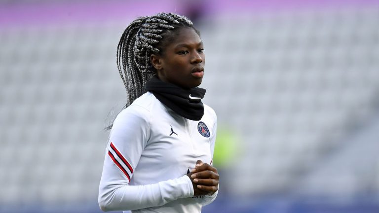 Pemain PSG Aminata Diallo ditangkap karena menyerang rekan setimnya Kheira Hamraoui
