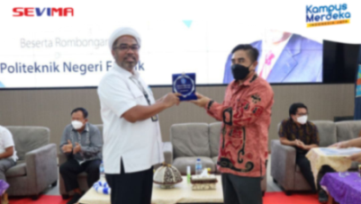 Membanggakan Papua! Politeknik Negeri Fakfak Sabet Penghargaan PDDIKTI Awards