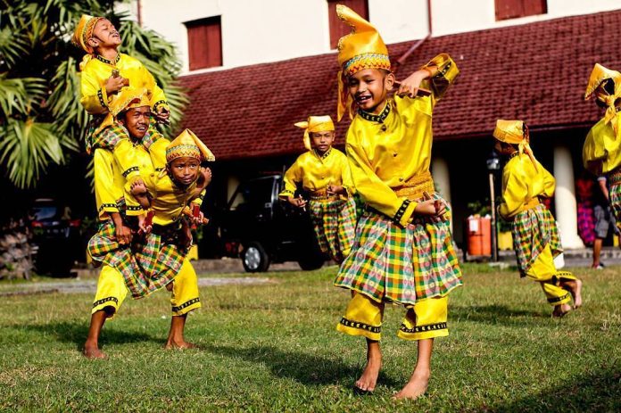 Tari Gandrang Bulo