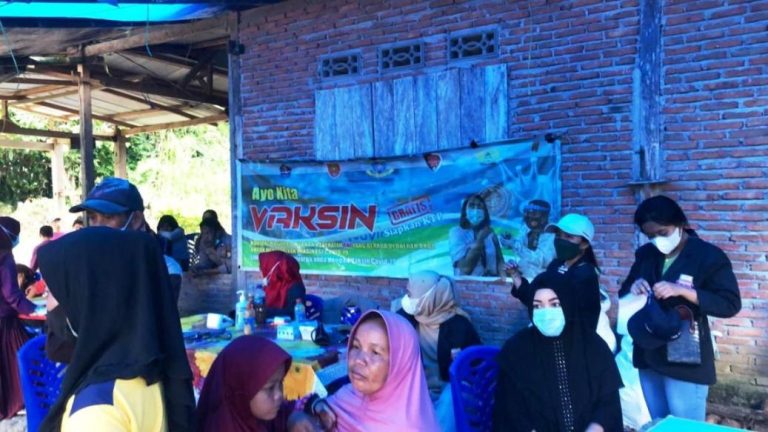 Mahasiswa KKN Unibos Gelar Vaksinasi Covid 19 di Kabupaten Enrekang