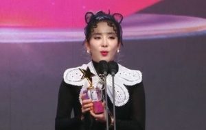 Raih Popularity Awards, Sandara Park Berpesan pada YG Ent dan 2NE1