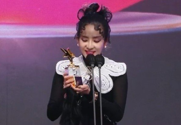 Raih Popularity Awards, Sandara Park Berpesan pada YG Ent dan 2NE1