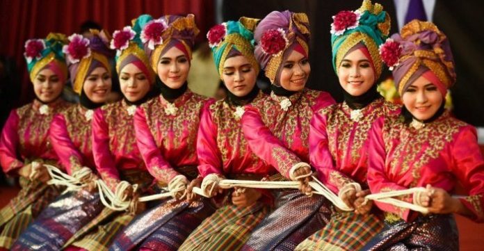 352 Tarian Daerah 34 Provinsi Beserta Gambarnya dan Asal Daerah