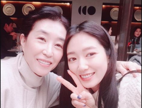 Park Shin Hye Reuni dengan Ibunya dalam Drama 'The Heirs'