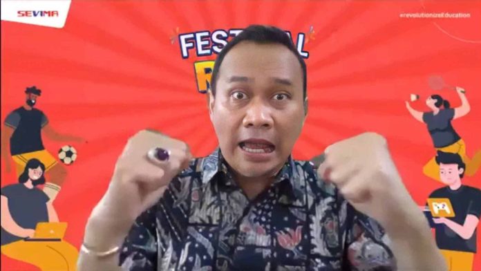 Cak Lontong Berbagi Tips Memajukan Pendidikan dengan Teknologi