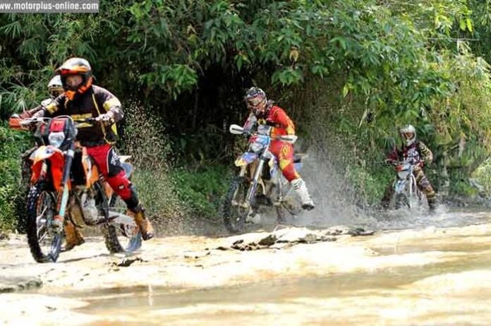 Unik, Ojek Online Pakai Motor Trail Digunakan di Negara Ini