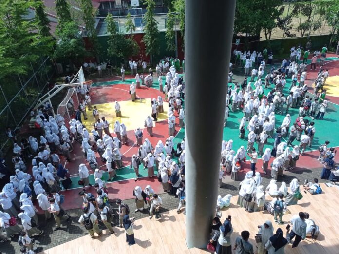 Sekolah Islam Athirah 'Kebakaran', Siswa dan Guru Berlarian Keluar 