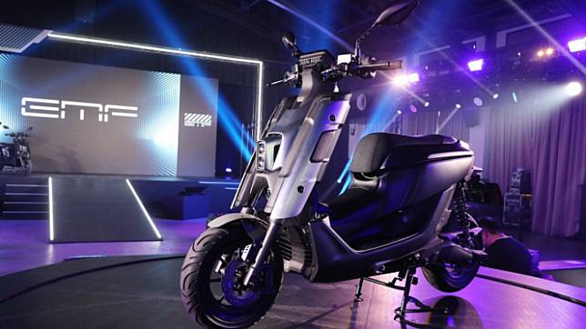 Terbaru Motor Listrik Yamaha EMF 2022, Harga Bikin Kaget!