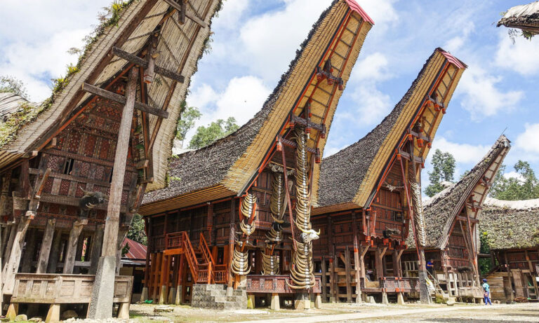 Pesona Alam dan Budaya Toraja
