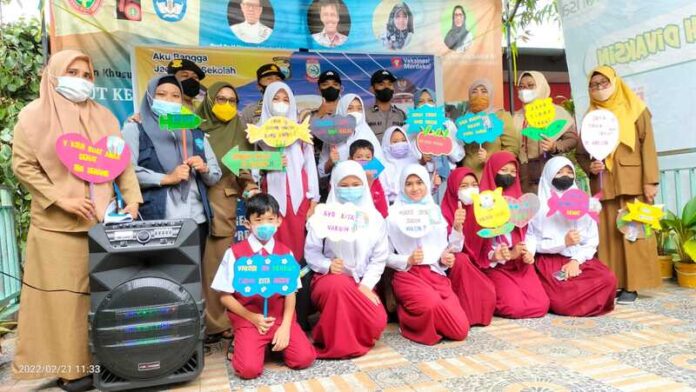 Kegiatan Vaksinasi untuk Anak di SD Negeri Borong Makassar