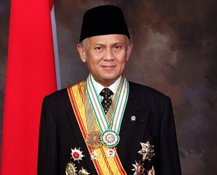 BJ Habibie, Bapak Demokrasi Indonesia.