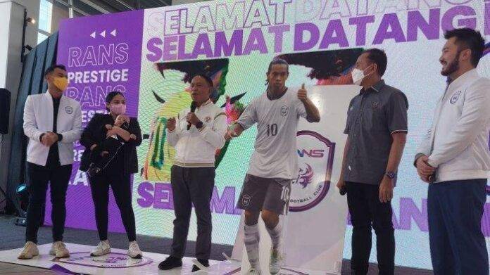 Ronaldinho Resmi Berseragam Rans Cilegon FC