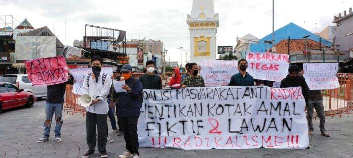 Koalisi Masyarakat Anti Radikalisme menggelar Aksi Damai 'Lawan Radikalise dan Hentikan Penarikan Infak Atas Nama Kemanusiaan' di Tugu Pal Putih Jogja.