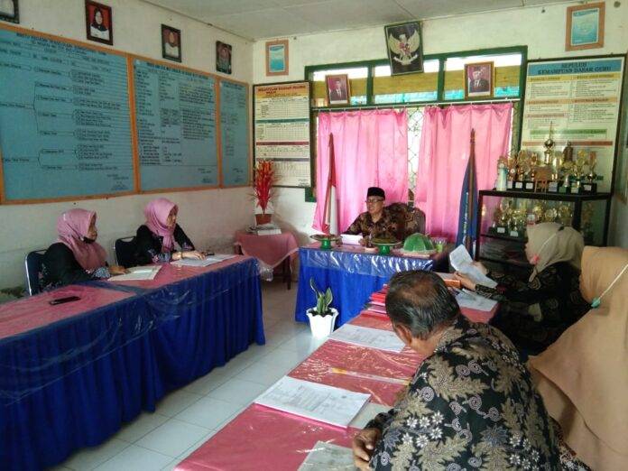 Supervisi Manajerial di SDN 273 Bulu Tanah, Kecamatan Kajuara, Kabupaten Bone oleh Pengawas, Agus Salim