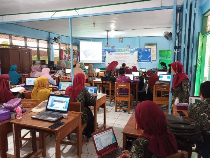 3 SD di Makassar Ikuti Pelatihan Literasi, Metode dan Media Pembelajaran