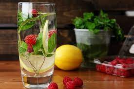 Resep Minuman untuk Berbuka Puasa Raspberry Lemon Infused Water