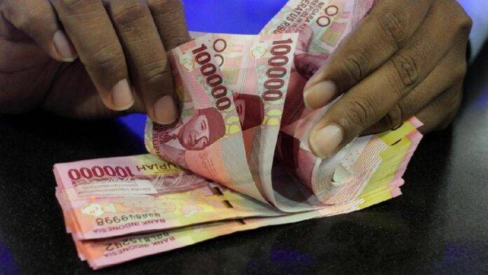 Nilai Tukar Rupiah Tembus Rp 15 Ribu Per Dollar AS