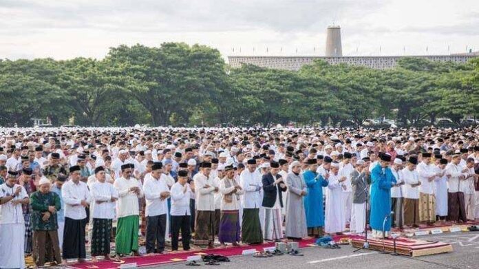 Tata Cara Sholat Idul Fitri 1443 H Latin dan Terjemahannya