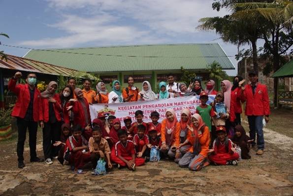 Mahasiswa Program Magister Kesling FKM Unhas Gelar Kunjungan Lapangan dan Penyuluhan