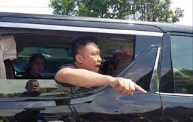 Viral Pengendara Mobil Alphard Memaki Polisi Saat Tugas Pengalihan Arus