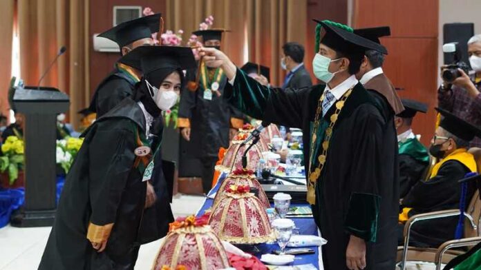 1777 Wisudawan Angkatan 92 Dikukuhkan, Rektor UIN Alauddin: Jadilah Sarjana Padi