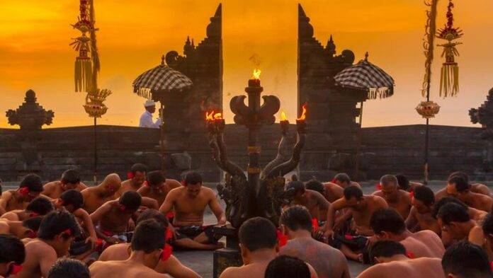 5 Fakta Tari Kecak, Sejarah, Makna dan Tempat Pertunjukannya