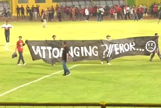 Viral di Tiktok, Supporter PSM Makassar Bawa Spanduk Bertulis 