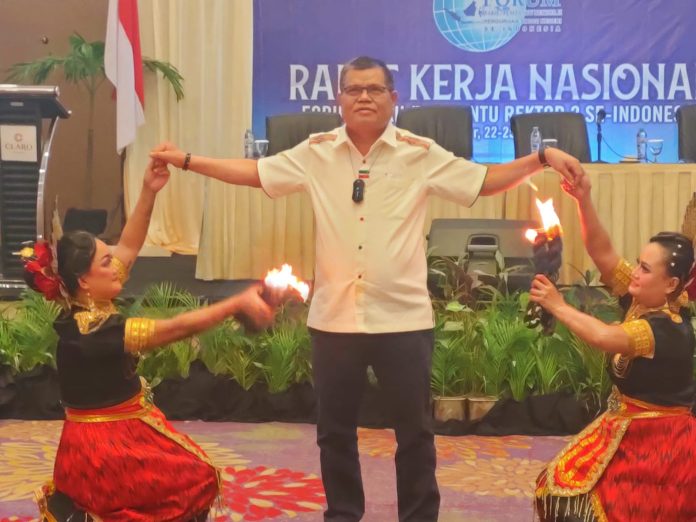 Jadi Tuan Rumah Rakenas Forum Wakil Rektor II se-Indonesia, UNM Sambut dengan Tarian Khas Makassar