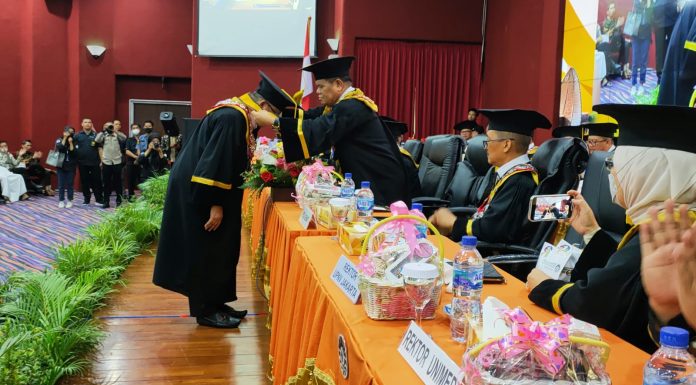 Rektor UNM Kukuhkan P/Karta Jayadi Sebagai Guru Besar ke 99