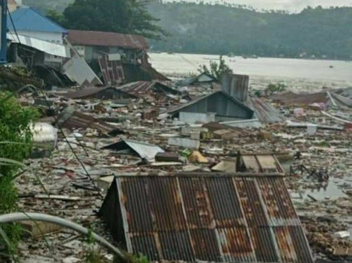 Kondisi rumah yang roboh tenggelam