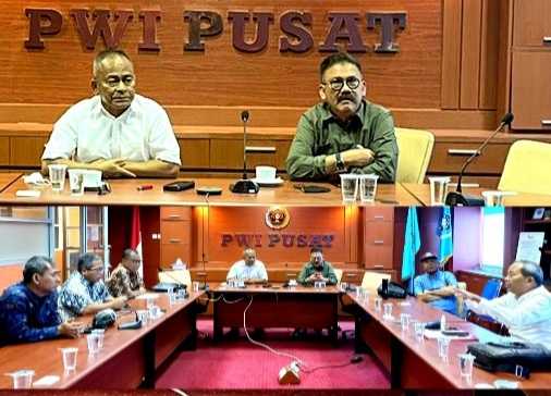 Ketua Umum PWI Pusat Atal S.Depari (kiri) dan Ketua Dewan Kehormatan PWI Pusat Ilham Bintang (kanan)