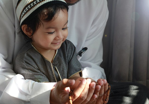 Meneladani Rasulullah SAW Dalam Mendidik Anak