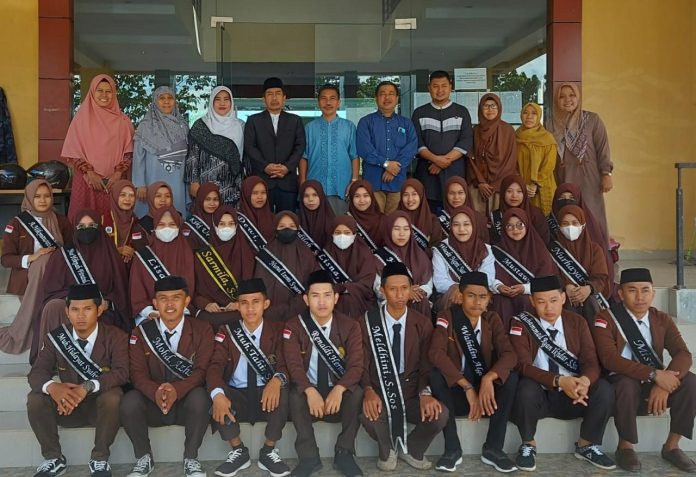 Wakil Rektor III bidang Kemahasiswaan dan Kerjasama IAIN Bone, Luqman Arake meyudisium mahasiswa gelombang II tahun 2022 di Aula FUD, Jumat (22/7/2022).