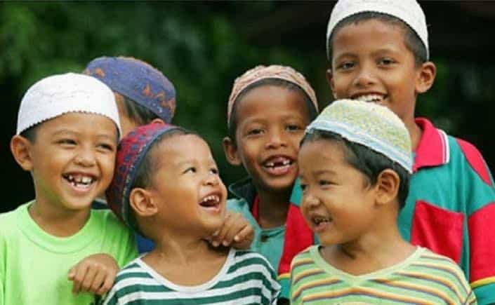 Perbedaan Antara Mengadopsi dan Memelihara Anak Yatim