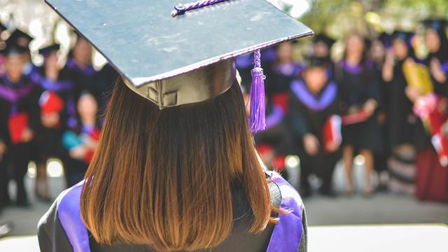 Ucapan Selamat Wisuda untuk Teman