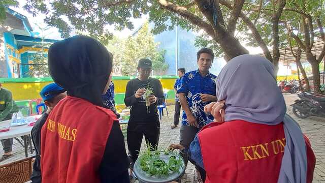 Mahasiswa KKN Tematik Stunting Unhas Posko 1 Desa Pakatto Beri Edukasi Budikdamber