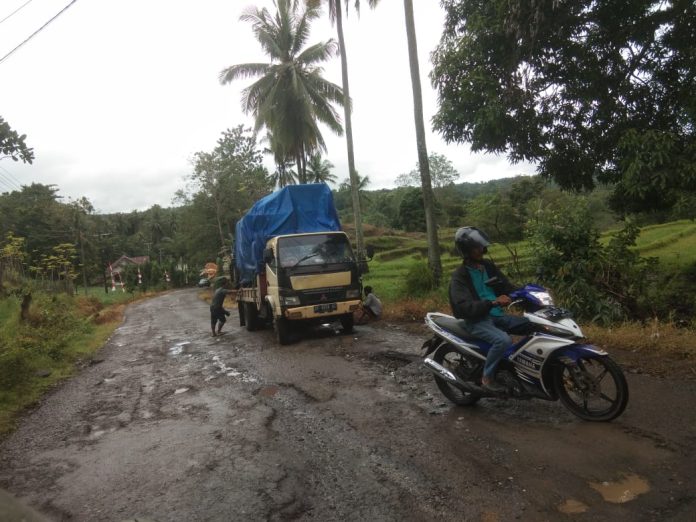 Jalan Poros Sinjai, Palattae, Tanah Batue