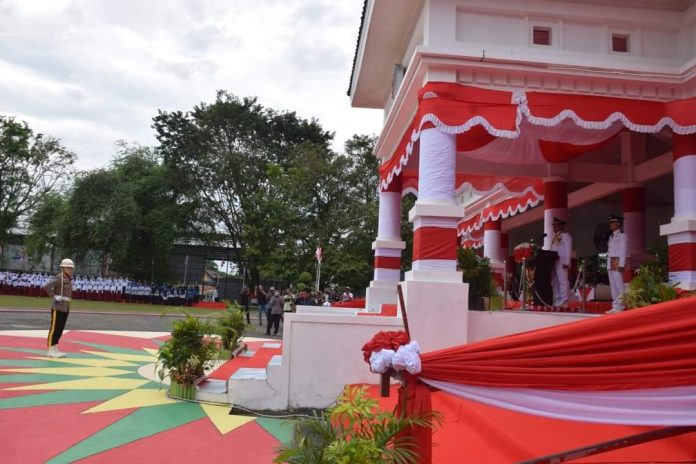 Upacara Peringatan HUT Kemerdekaan Ke-77 RI tingkat Kabupaten Bone digelar di Lapangan Merdeka Watampone Rabu (17/8/2022).