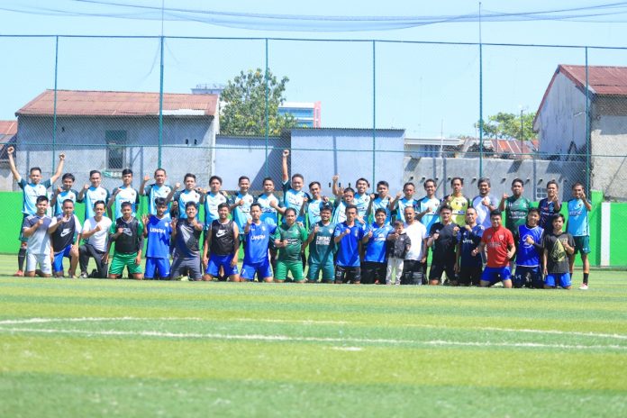 Tim Futsal IAIN Bone memenuhi undangan dari Tim Futsal Universitas Islam Negeri Alauddin Makassar (UINAM) dalam laga Friendly Match di Lapangan Bassogi Mini Soccer Makassar, Sabtu (20/8/2022).