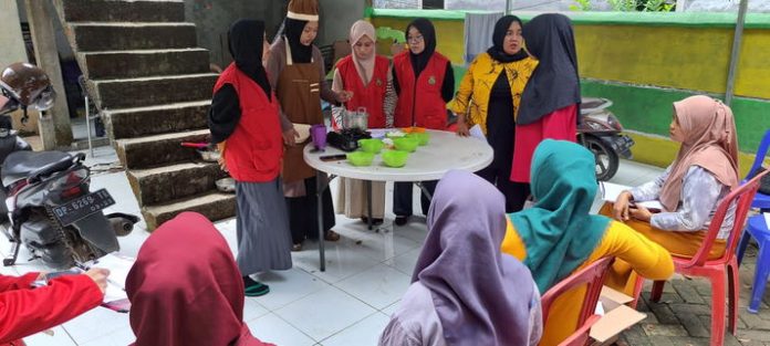Mahasiswa KKNT Stunting Unhas di Desa Pakatto Gelar Demo Masak Makanan dan Camilan Sehat Pencegah Stunting