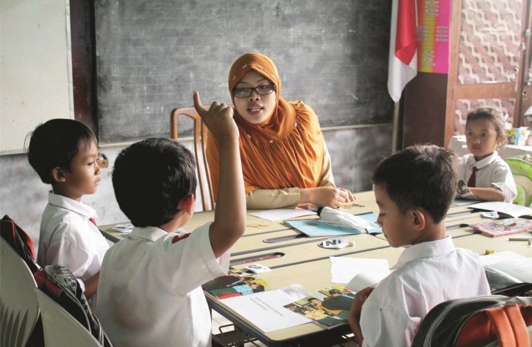 Tak Perlu Antri PPG, Guru Non Sertifikasi Akan Dapat Tunjangan